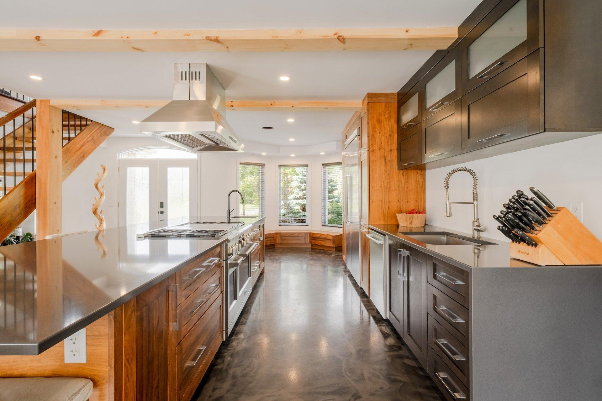









735


Rue de la Rivière

,
Sainte-Catherine-de-Hatley,




QC
J0B1W0


