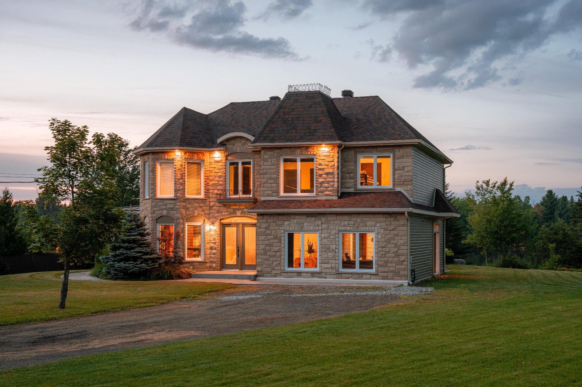 









735


Rue de la Rivière

,
Sainte-Catherine-de-Hatley,




QC
J0B1W0

