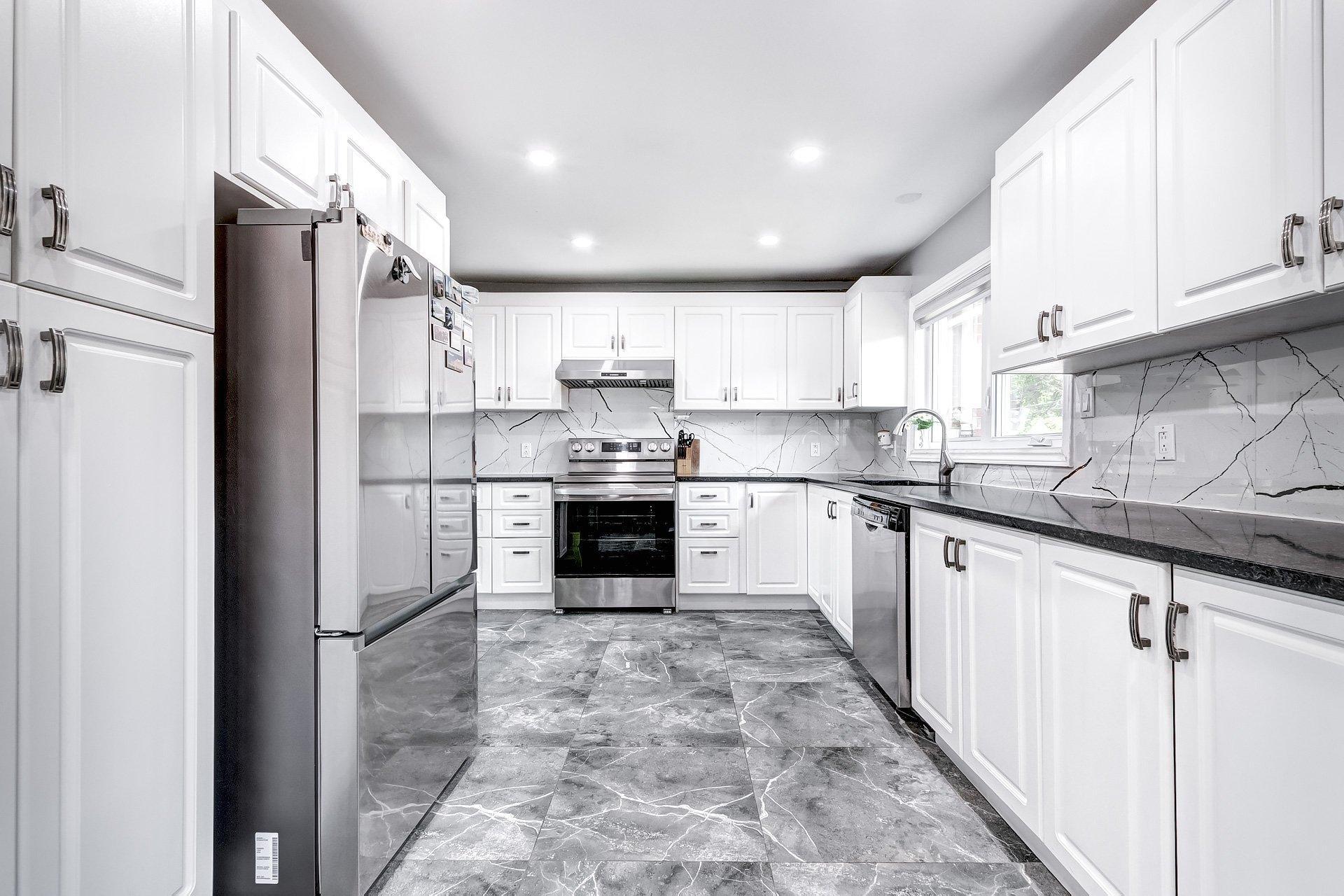 









24


Rue Mercier

,
Dollard-des-Ormeaux,




QC
H9A1H5

