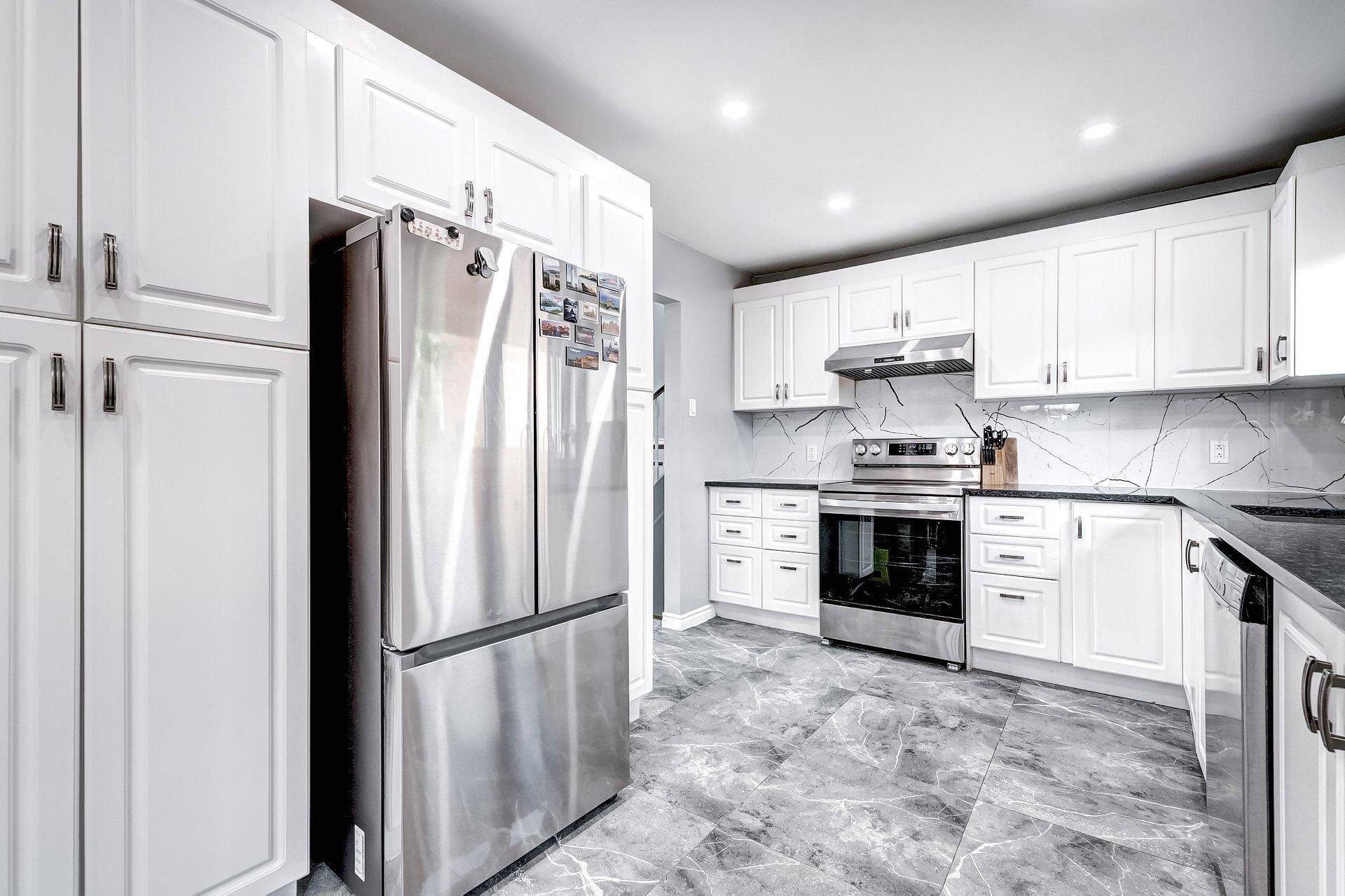 









24


Rue Mercier

,
Dollard-des-Ormeaux,




QC
H9A1H5

