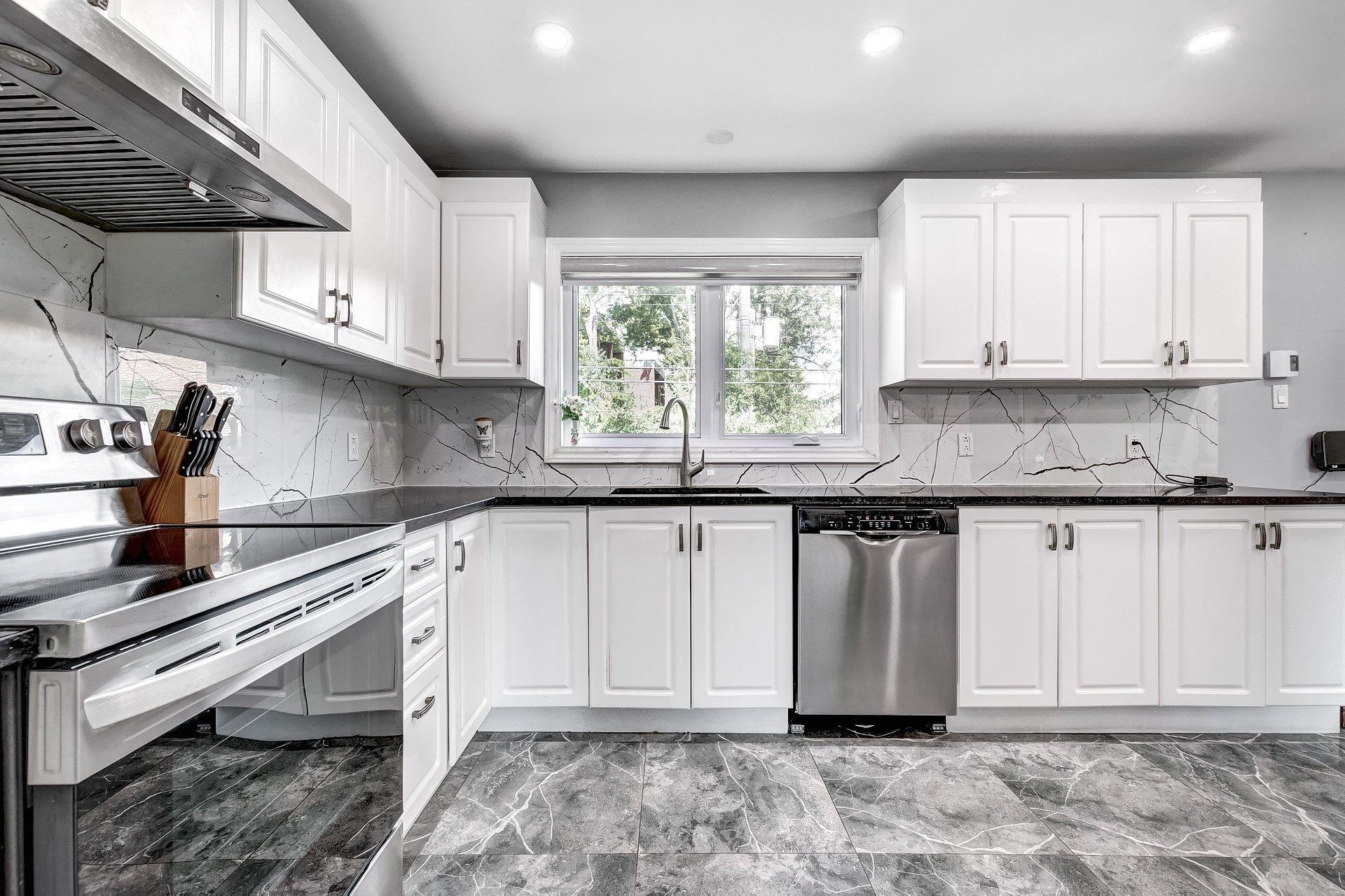 









24


Rue Mercier

,
Dollard-des-Ormeaux,




QC
H9A1H5

