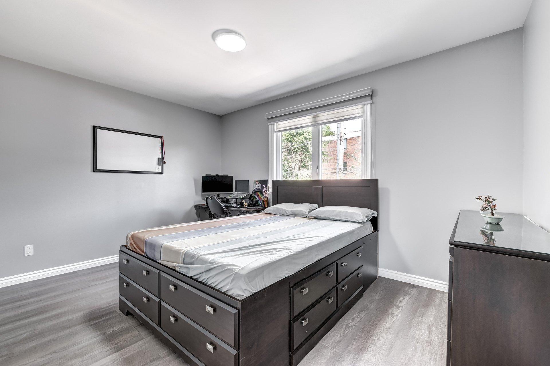 









24


Rue Mercier

,
Dollard-des-Ormeaux,




QC
H9A1H5

