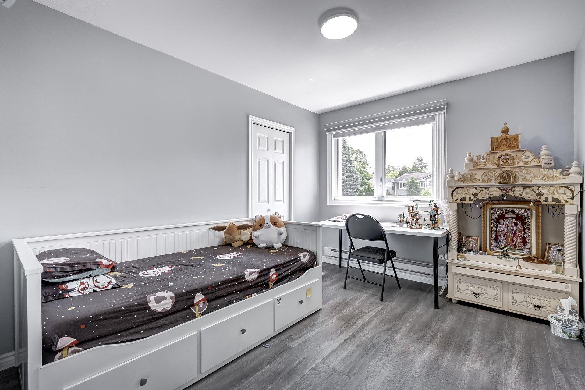 









24


Rue Mercier

,
Dollard-des-Ormeaux,




QC
H9A1H5

