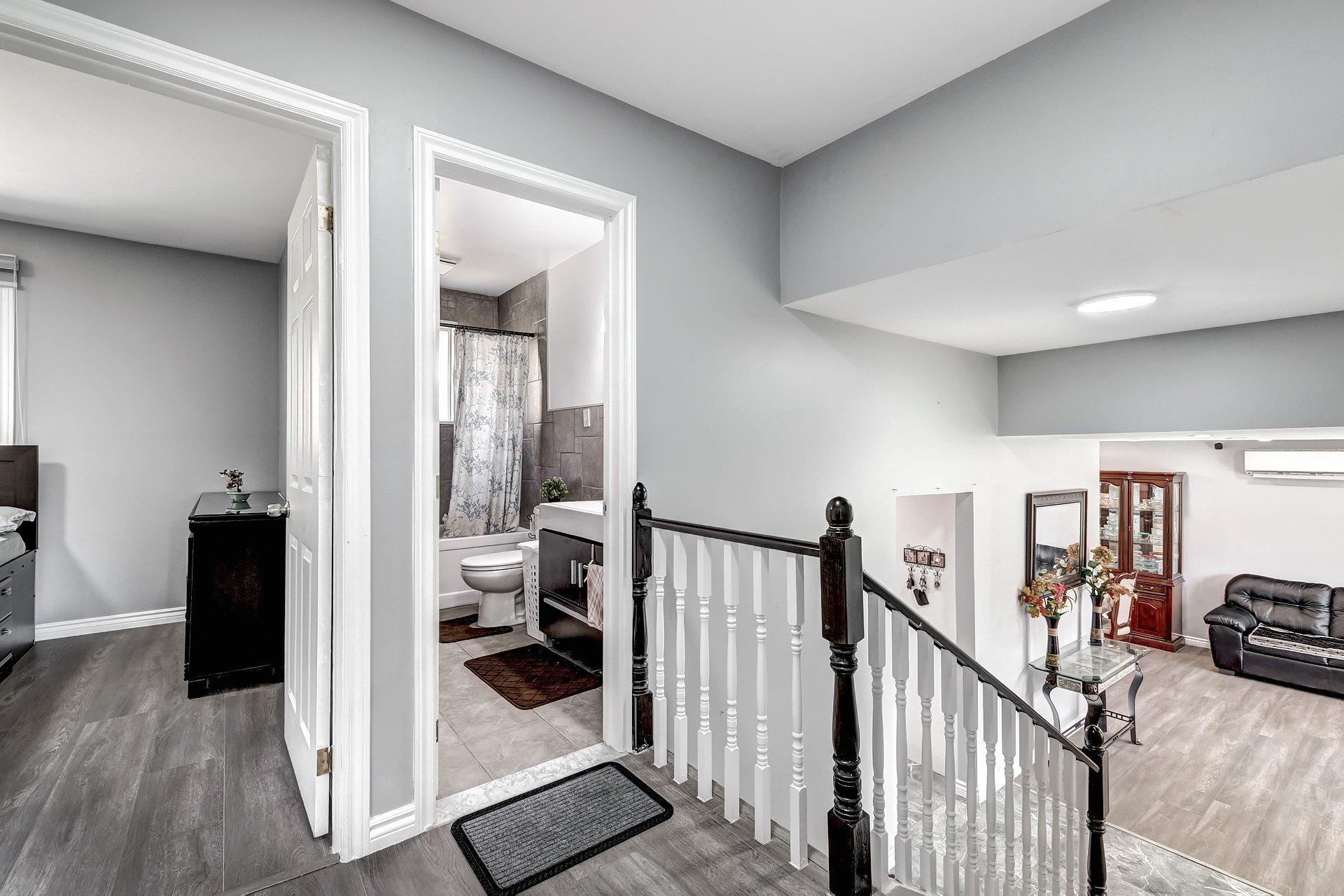 









24


Rue Mercier

,
Dollard-des-Ormeaux,




QC
H9A1H5

