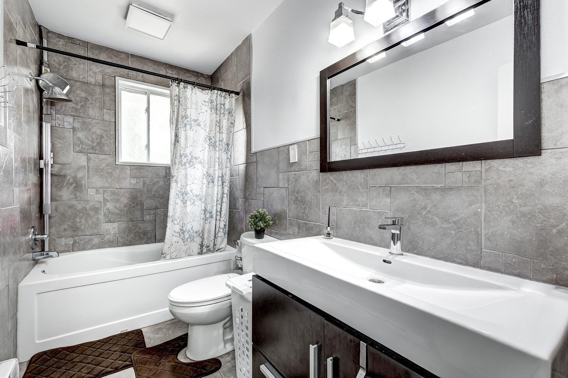 









24


Rue Mercier

,
Dollard-des-Ormeaux,




QC
H9A1H5

