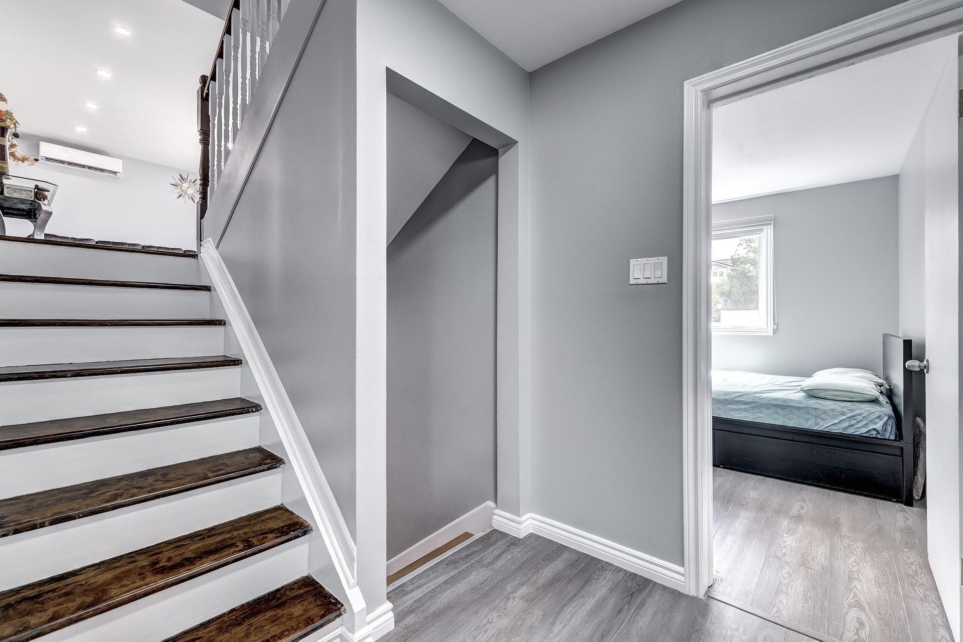 









24


Rue Mercier

,
Dollard-des-Ormeaux,




QC
H9A1H5


