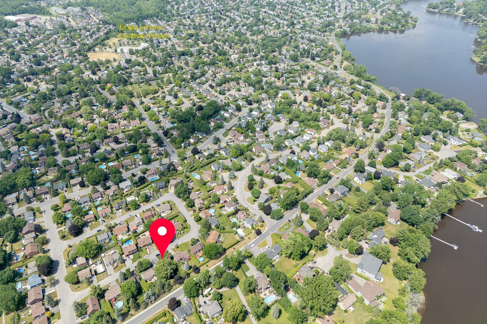 









316


Rue Ladouceur

,
Montréal (L'Île-Bizard/Sainte-Geneviève),




QC
H9C1T4

