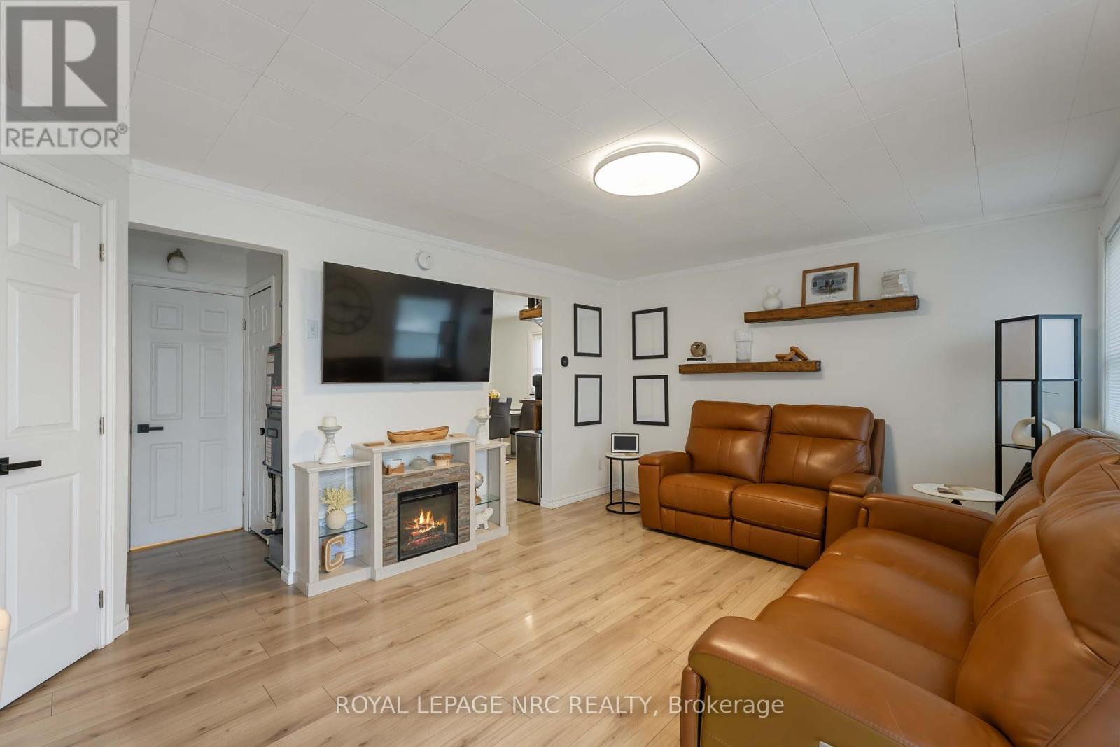 












77 ELLEN STREET

,
Fort Erie (Central),




Ontario
L2A4C9

