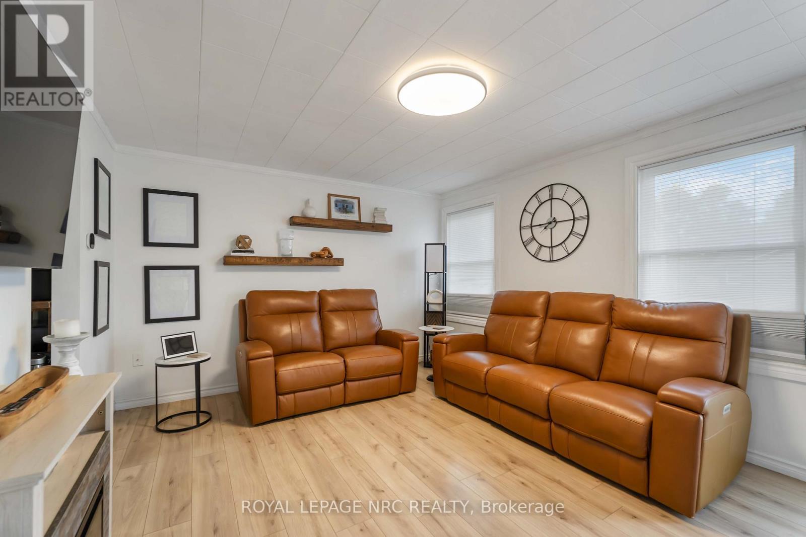 












77 ELLEN STREET

,
Fort Erie (Central),




Ontario
L2A4C9

