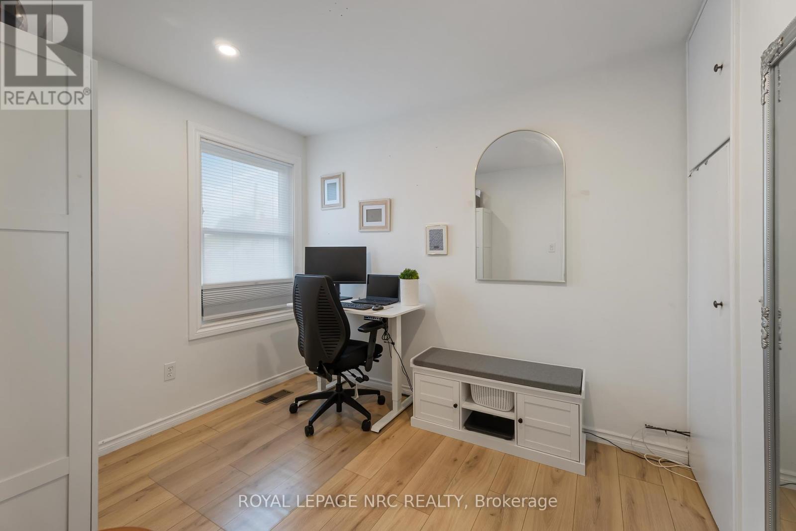












77 ELLEN STREET

,
Fort Erie (Central),




Ontario
L2A4C9

