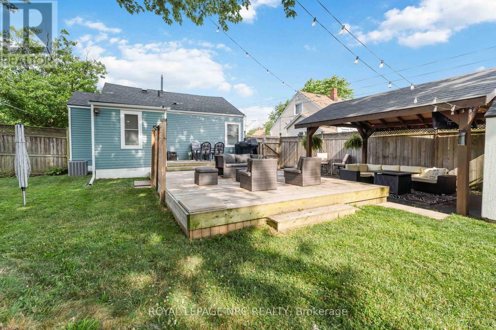 












77 ELLEN STREET

,
Fort Erie (Central),




Ontario
L2A4C9

