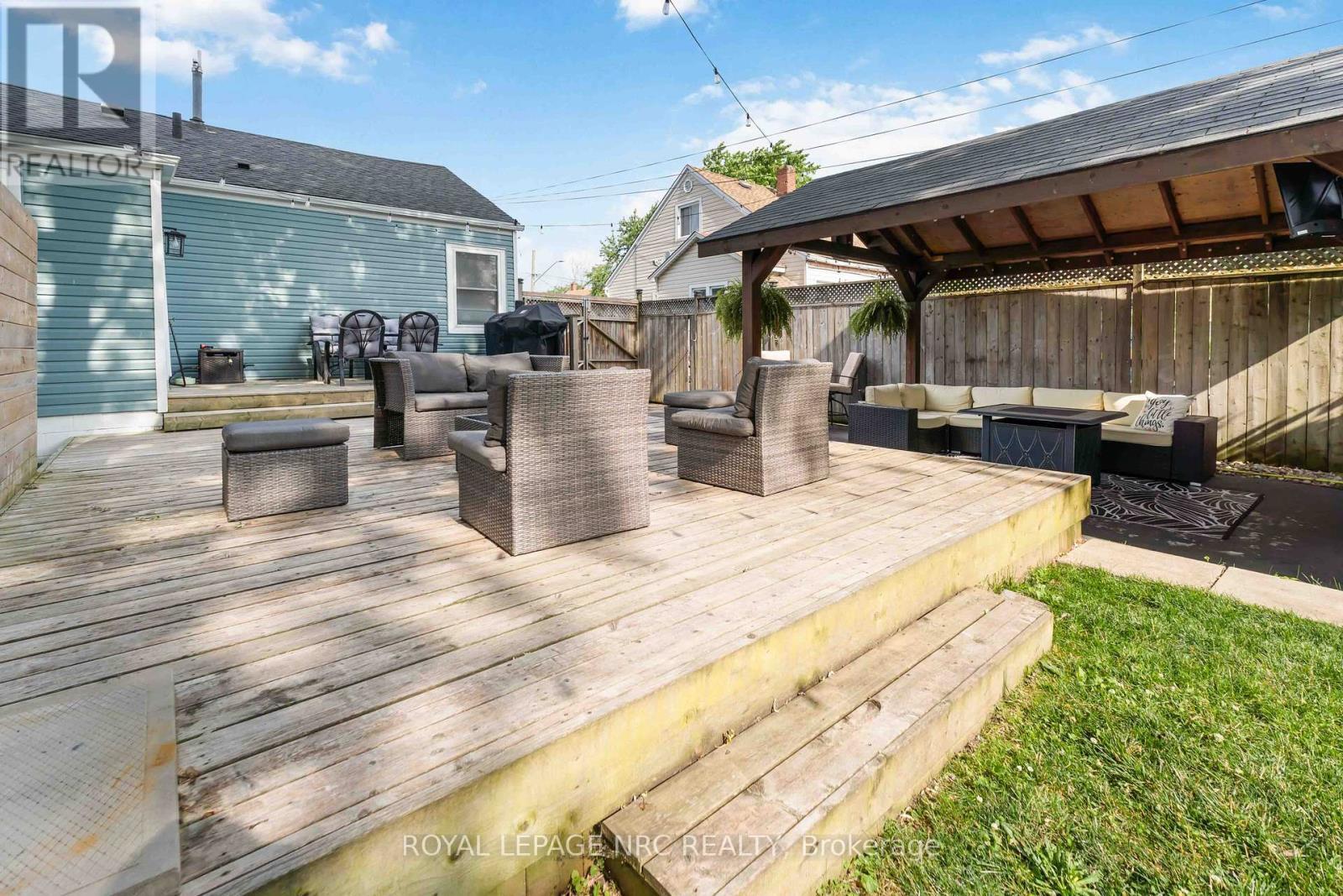 












77 ELLEN STREET

,
Fort Erie (Central),




Ontario
L2A4C9

