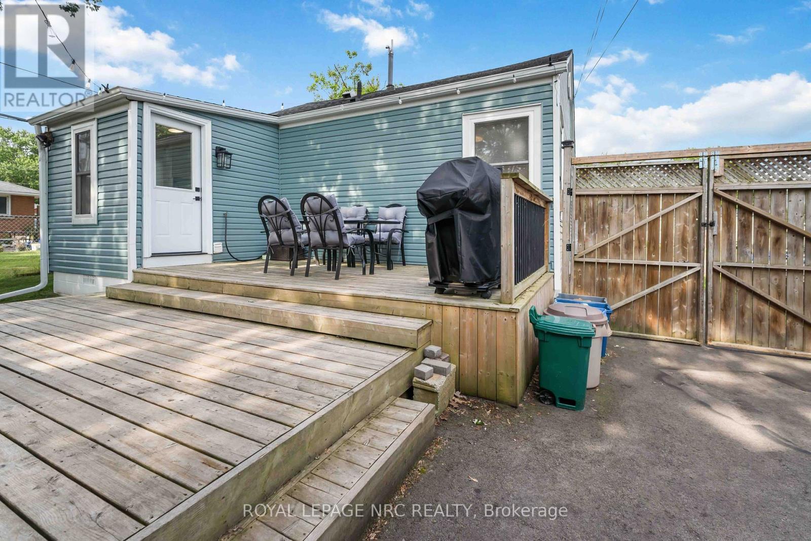 












77 ELLEN STREET

,
Fort Erie (Central),




Ontario
L2A4C9

