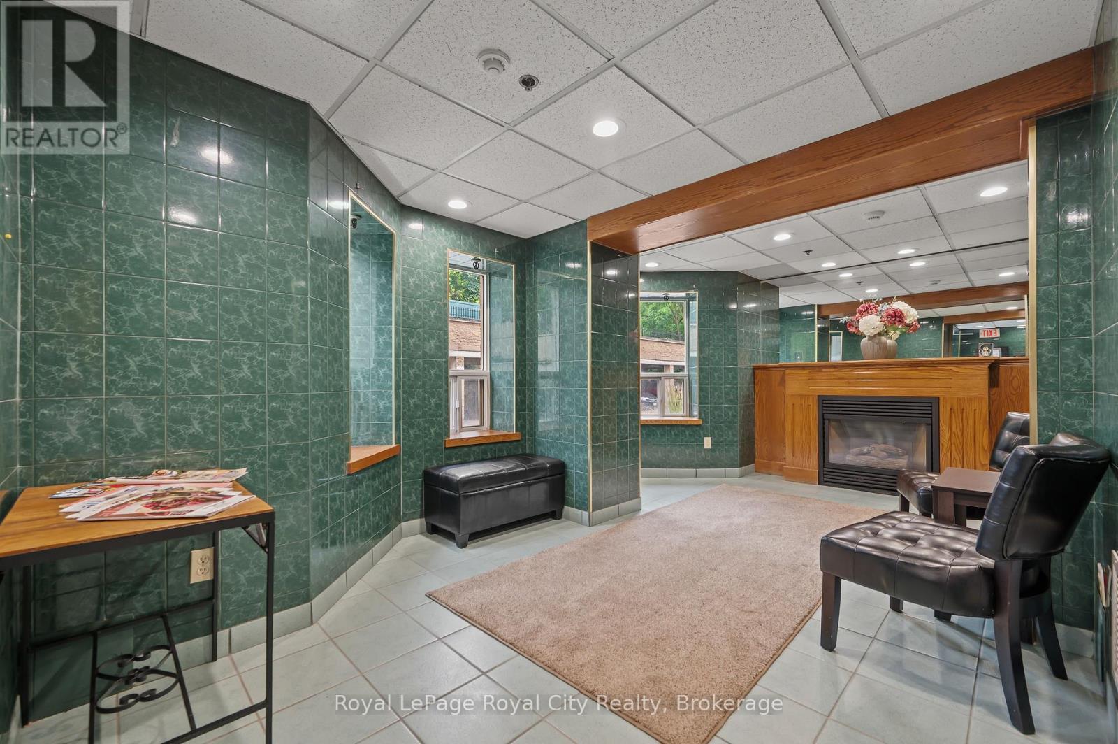 












201 - 281 BRISTOL STREET

,
Guelph (Junction/Onward Willow),




Ontario
N1H8J3

