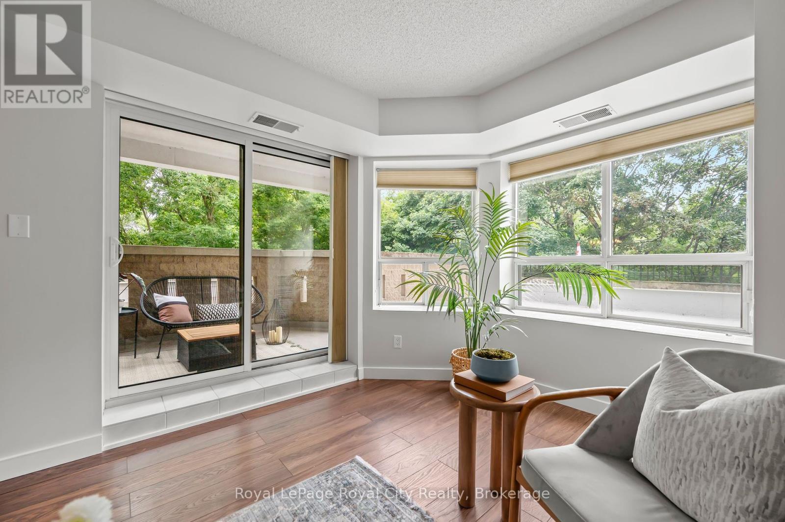 












201 - 281 BRISTOL STREET

,
Guelph (Junction/Onward Willow),




Ontario
N1H8J3

