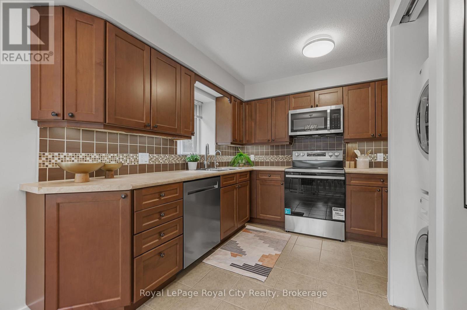 












201 - 281 BRISTOL STREET

,
Guelph (Junction/Onward Willow),




Ontario
N1H8J3

