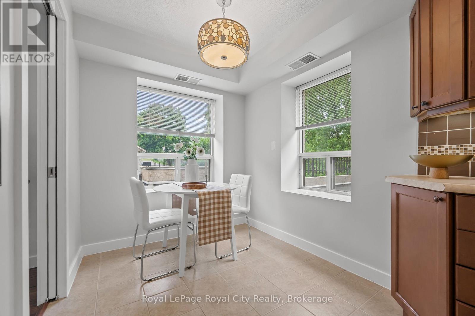 












201 - 281 BRISTOL STREET

,
Guelph (Junction/Onward Willow),




Ontario
N1H8J3

