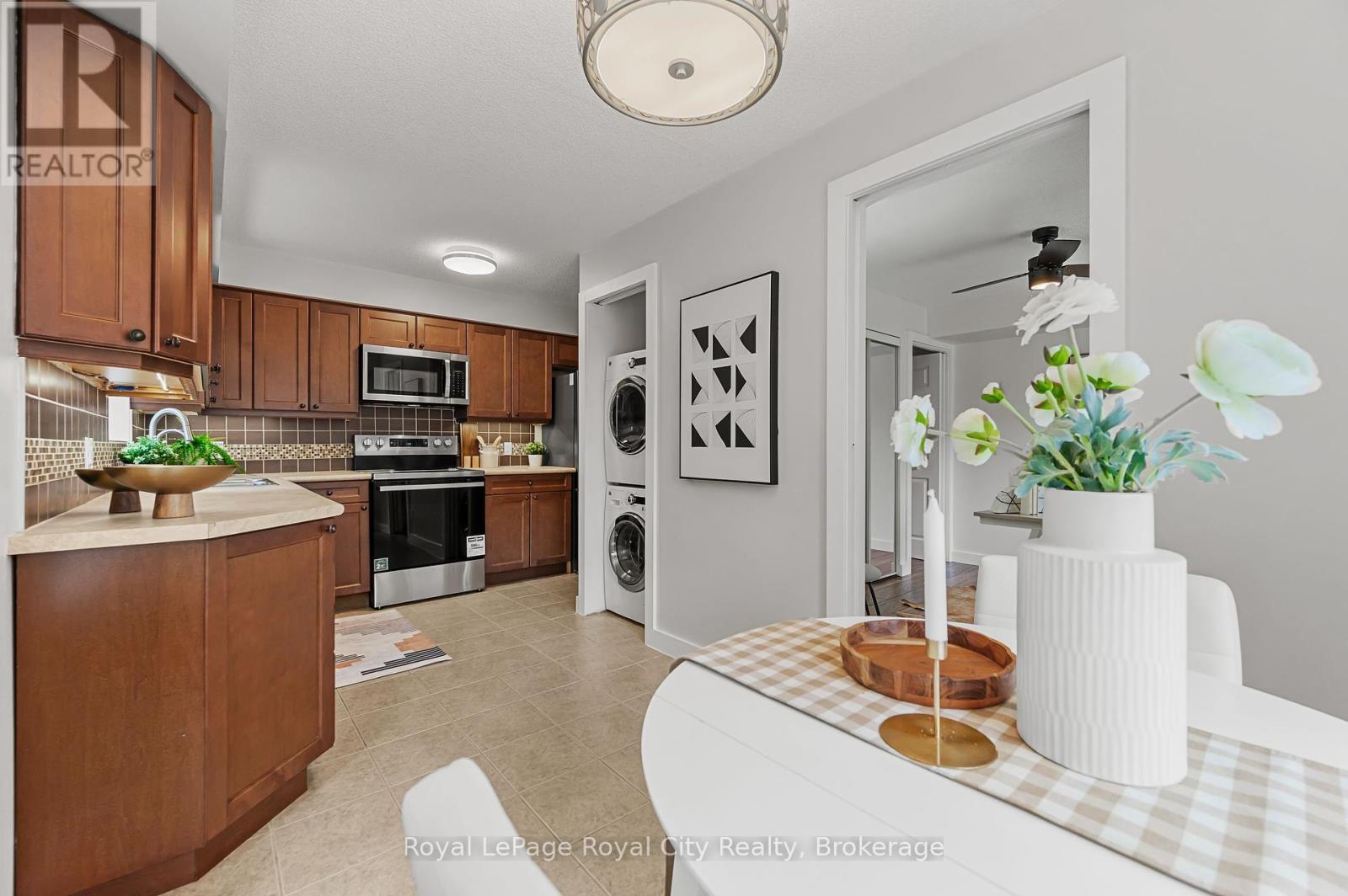 












201 - 281 BRISTOL STREET

,
Guelph (Junction/Onward Willow),




Ontario
N1H8J3

