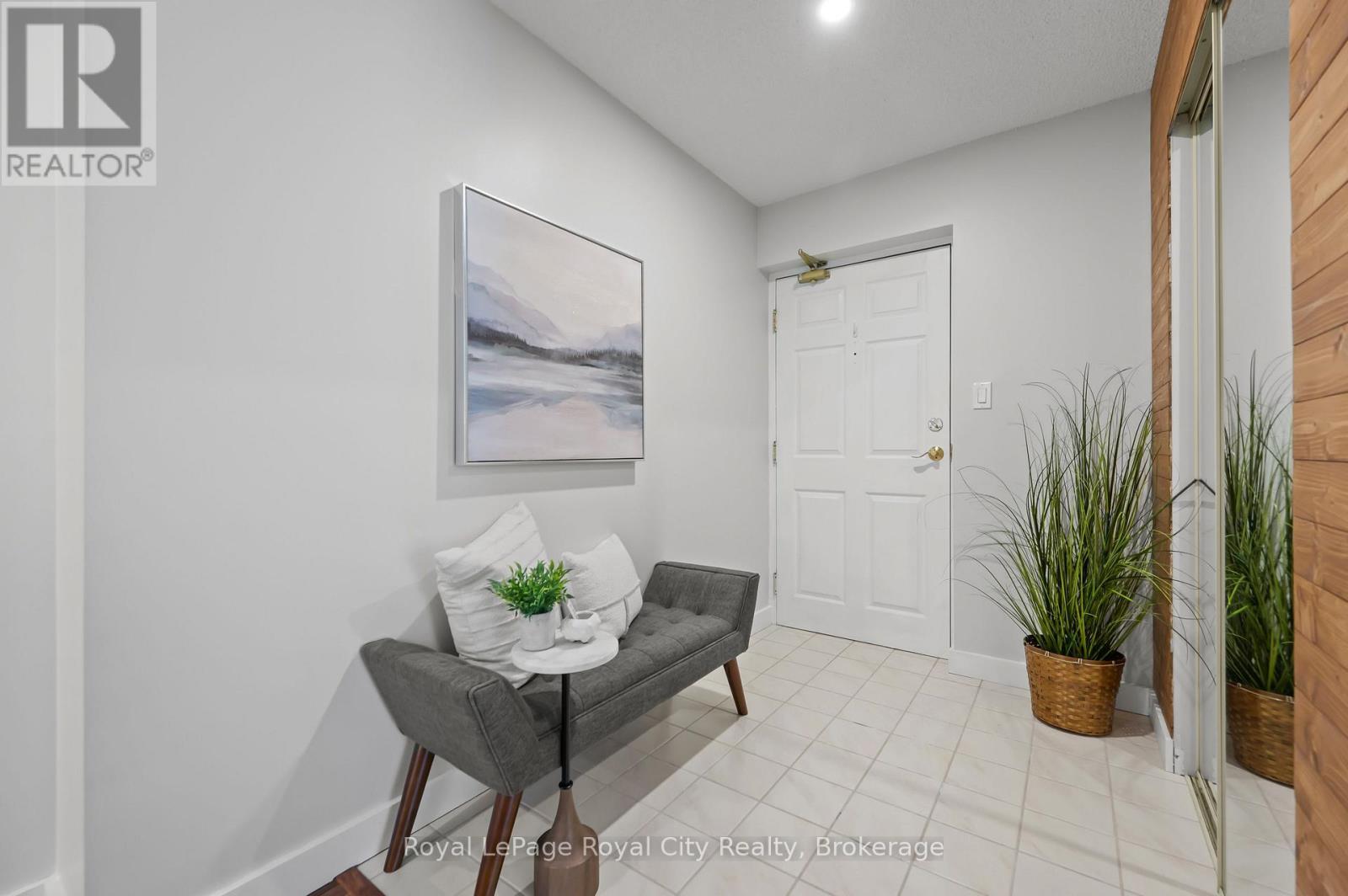 












201 - 281 BRISTOL STREET

,
Guelph (Junction/Onward Willow),




Ontario
N1H8J3

