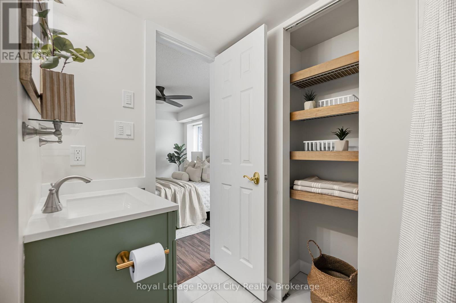 












201 - 281 BRISTOL STREET

,
Guelph (Junction/Onward Willow),




Ontario
N1H8J3

