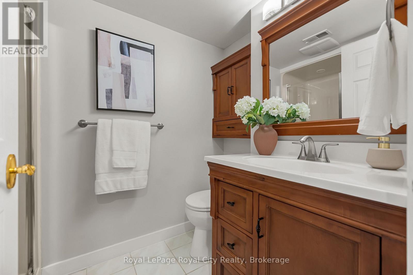 












201 - 281 BRISTOL STREET

,
Guelph (Junction/Onward Willow),




Ontario
N1H8J3

