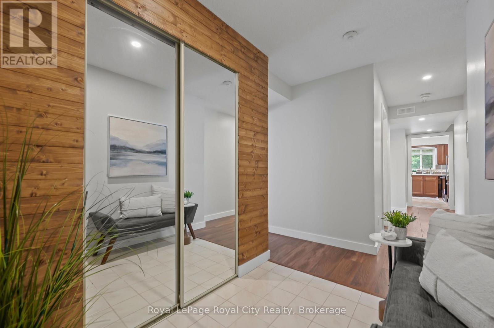 












201 - 281 BRISTOL STREET

,
Guelph (Junction/Onward Willow),




Ontario
N1H8J3

