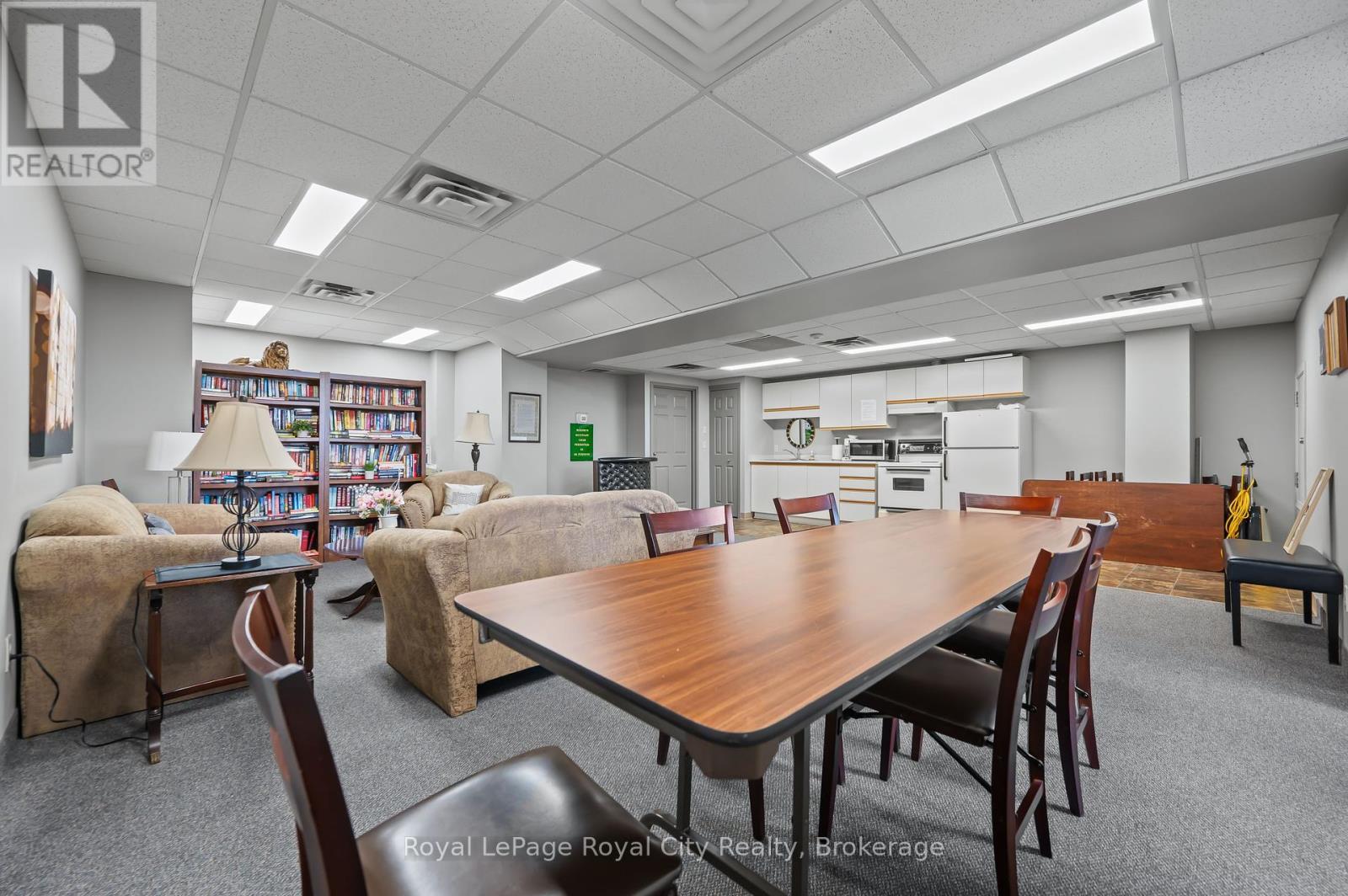 












201 - 281 BRISTOL STREET

,
Guelph (Junction/Onward Willow),




Ontario
N1H8J3

