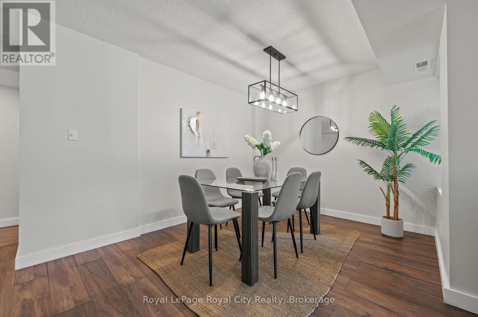 












201 - 281 BRISTOL STREET

,
Guelph (Junction/Onward Willow),




Ontario
N1H8J3

