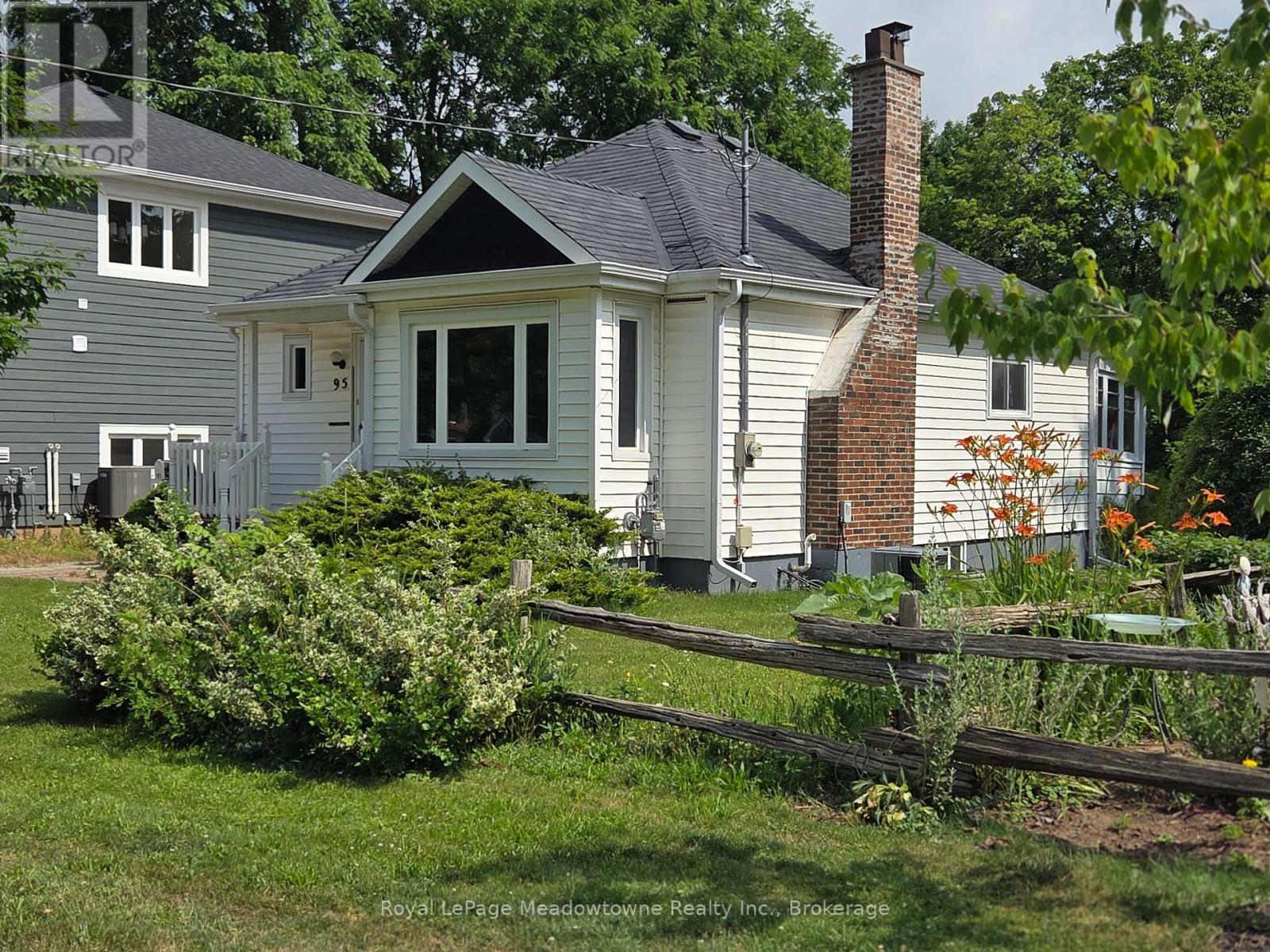 












95 POPLAR AVENUE

,
Halton Hills (AC Acton),




Ontario
L7J2E3

