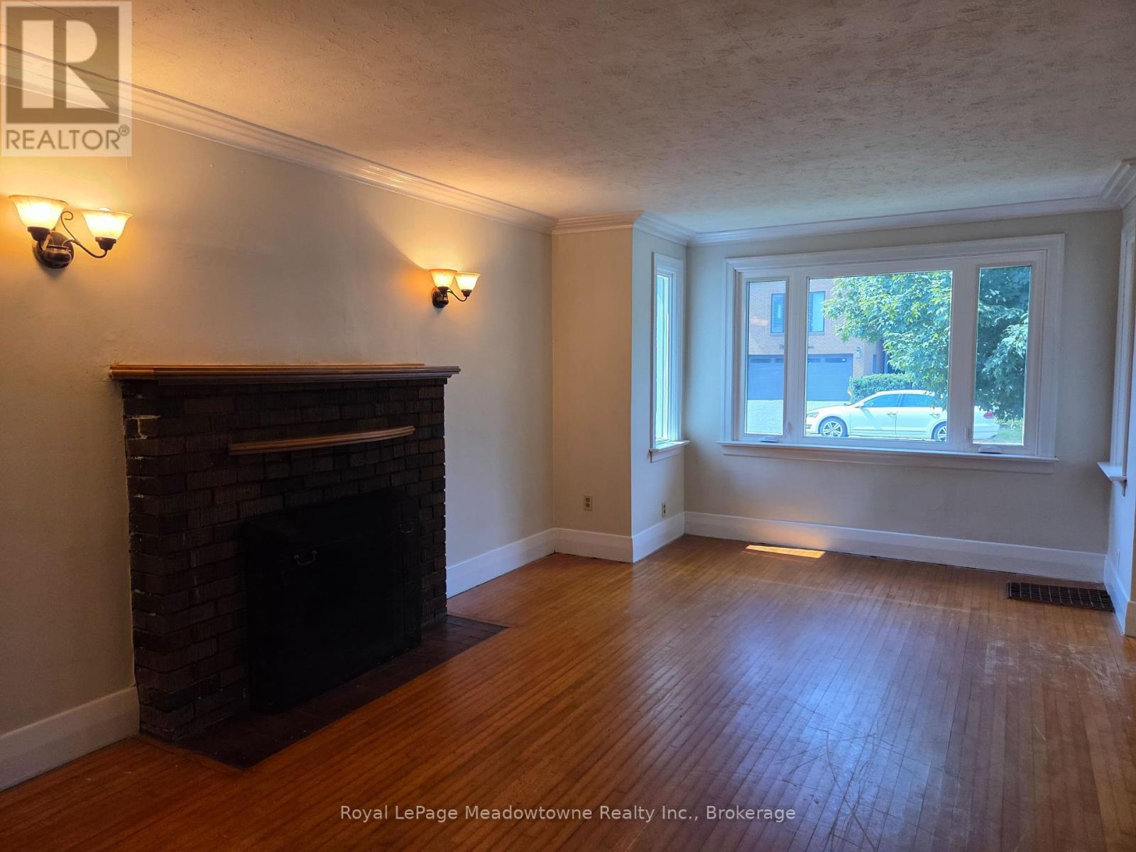 












95 POPLAR AVENUE

,
Halton Hills (AC Acton),




Ontario
L7J2E3

