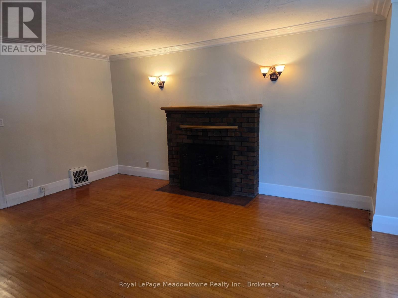












95 POPLAR AVENUE

,
Halton Hills (AC Acton),




Ontario
L7J2E3

