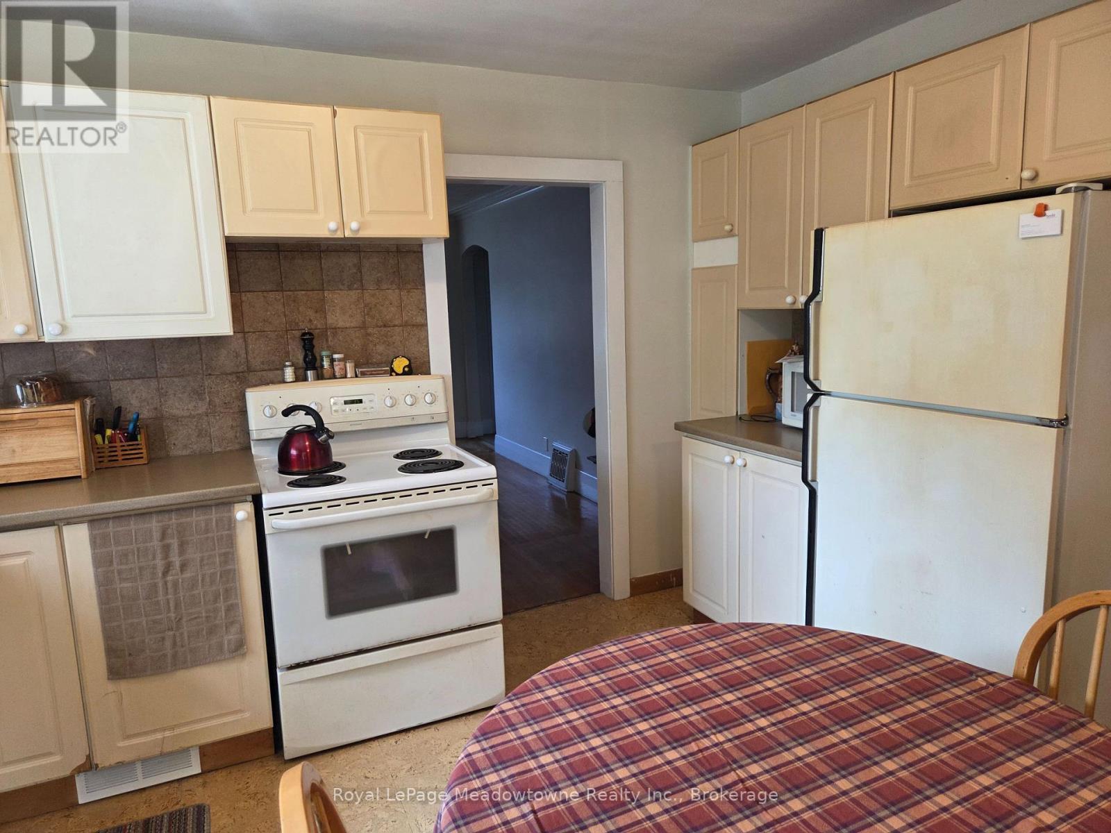 












95 POPLAR AVENUE

,
Halton Hills (AC Acton),




Ontario
L7J2E3

