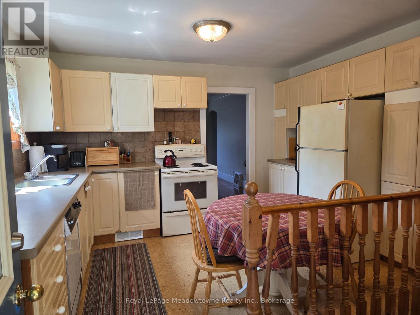 












95 POPLAR AVENUE

,
Halton Hills (AC Acton),




Ontario
L7J2E3

