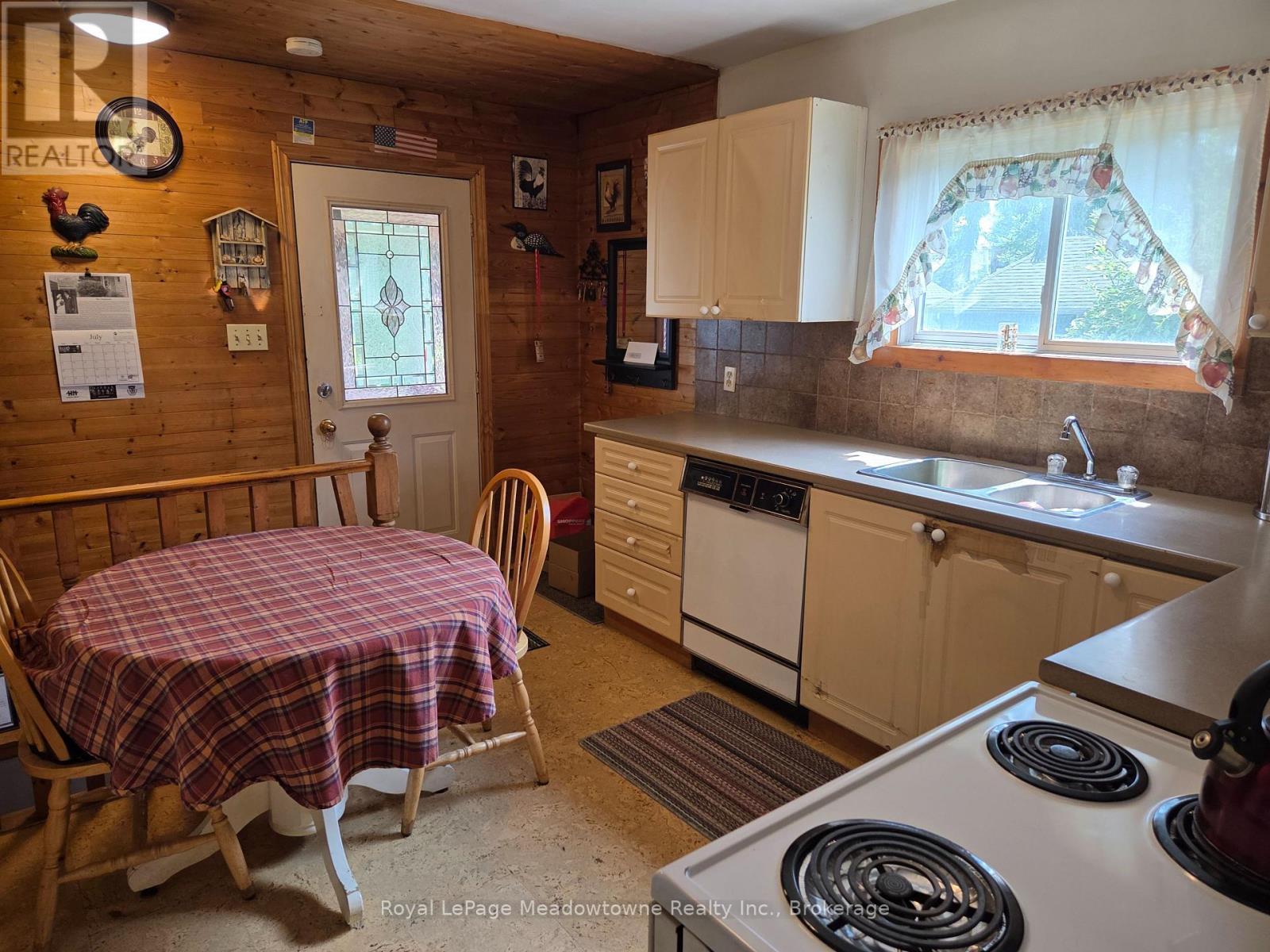 












95 POPLAR AVENUE

,
Halton Hills (AC Acton),




Ontario
L7J2E3

