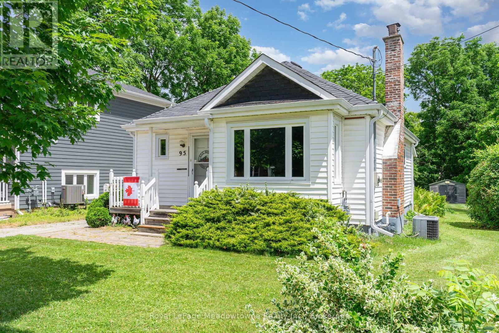 












95 POPLAR AVENUE

,
Halton Hills (AC Acton),




Ontario
L7J2E3

