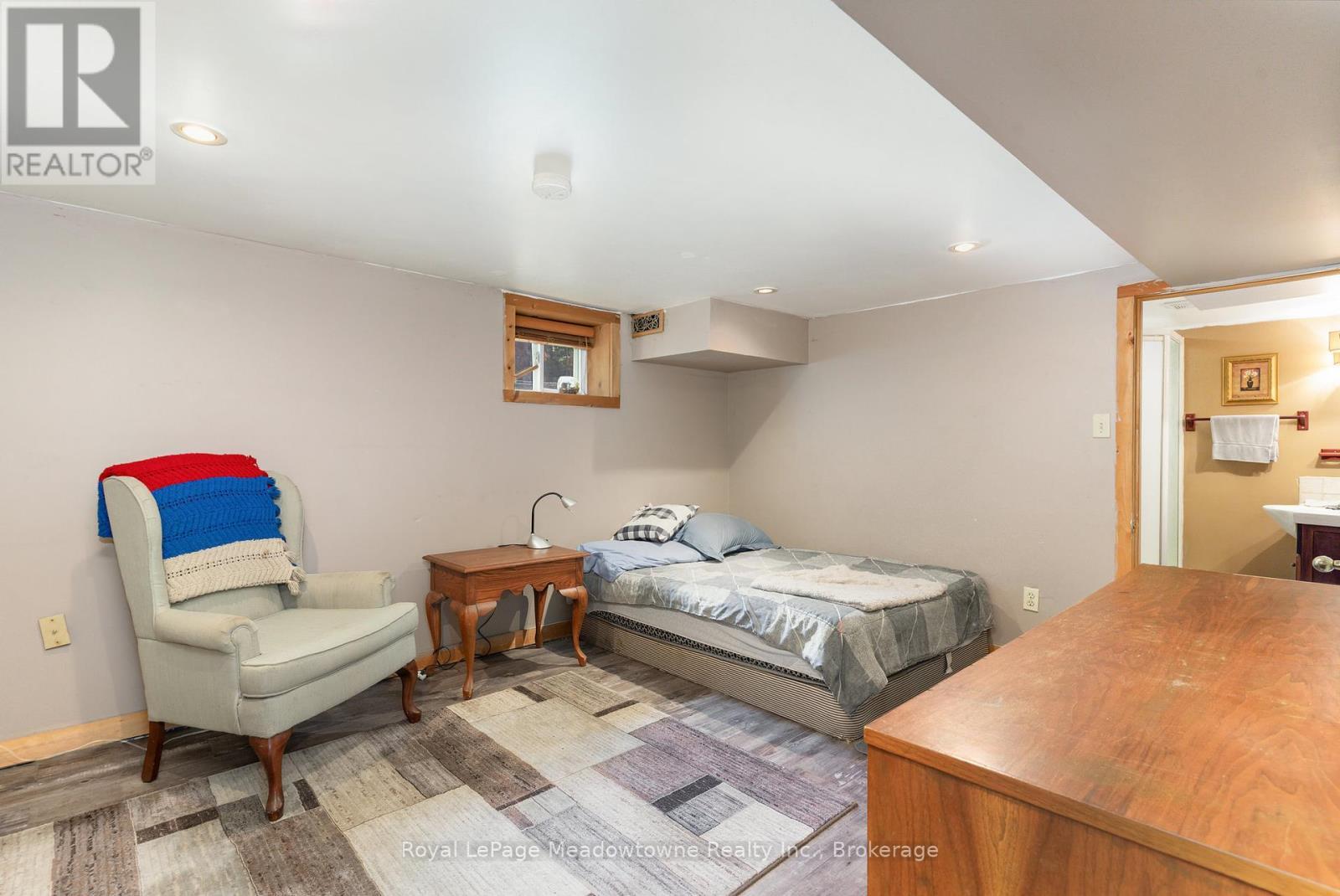 












95 POPLAR AVENUE

,
Halton Hills (AC Acton),




Ontario
L7J2E3

