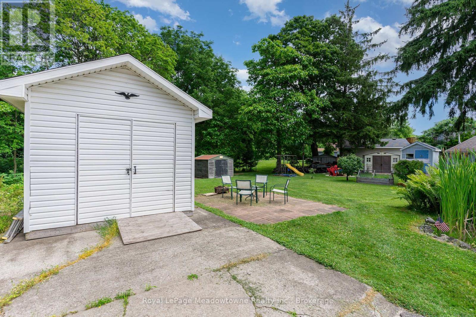 












95 POPLAR AVENUE

,
Halton Hills (AC Acton),




Ontario
L7J2E3

