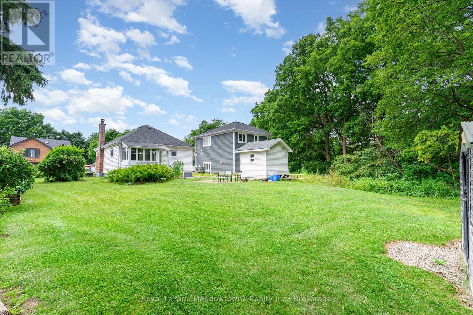 












95 POPLAR AVENUE

,
Halton Hills (AC Acton),




Ontario
L7J2E3

