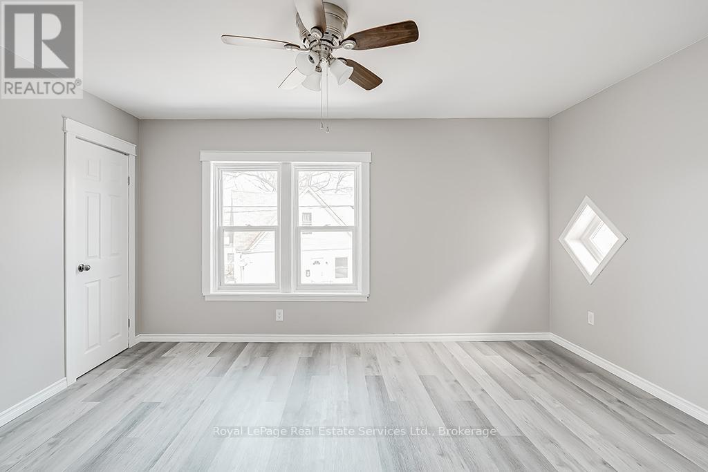 












UPPER - 33 ROSE AVENUE

,
Brantford,




Ontario
N3S2M3


