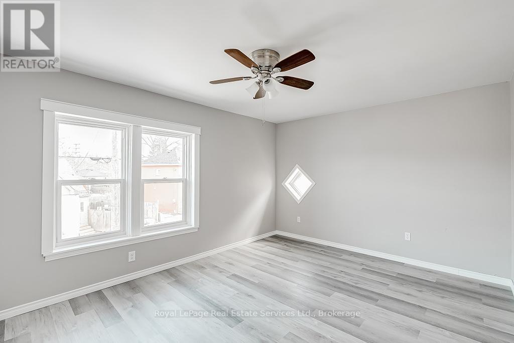 












UPPER - 33 ROSE AVENUE

,
Brantford,




Ontario
N3S2M3

