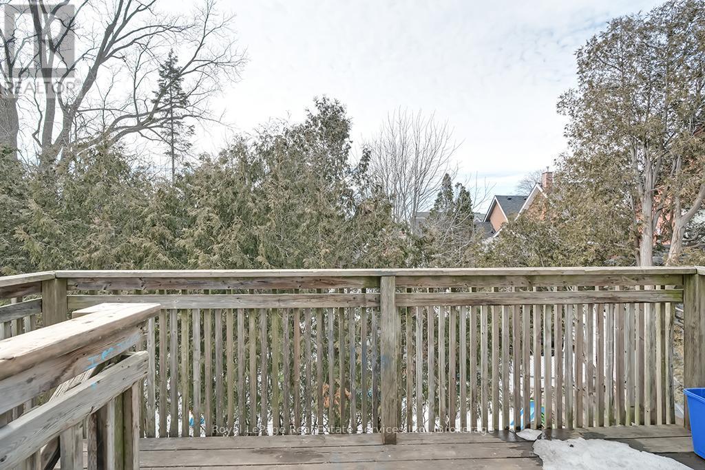












UPPER - 33 ROSE AVENUE

,
Brantford,




Ontario
N3S2M3

