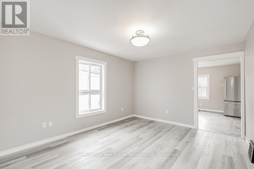 












UPPER - 33 ROSE AVENUE

,
Brantford,




Ontario
N3S2M3

