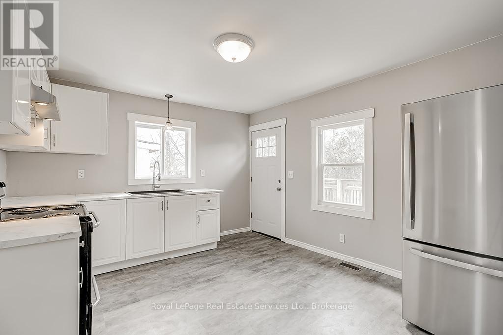 












UPPER - 33 ROSE AVENUE

,
Brantford,




Ontario
N3S2M3

