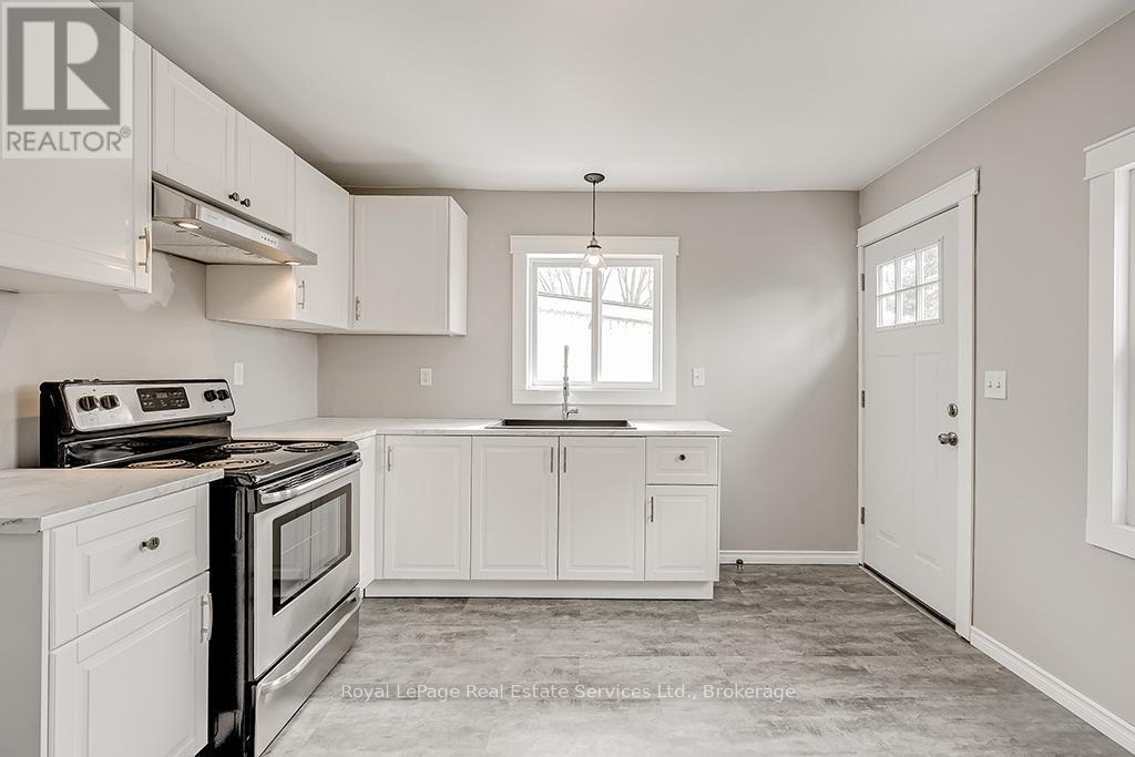 












UPPER - 33 ROSE AVENUE

,
Brantford,




Ontario
N3S2M3

