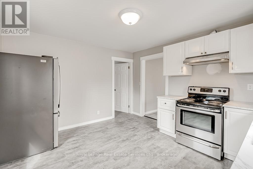 












UPPER - 33 ROSE AVENUE

,
Brantford,




Ontario
N3S2M3

