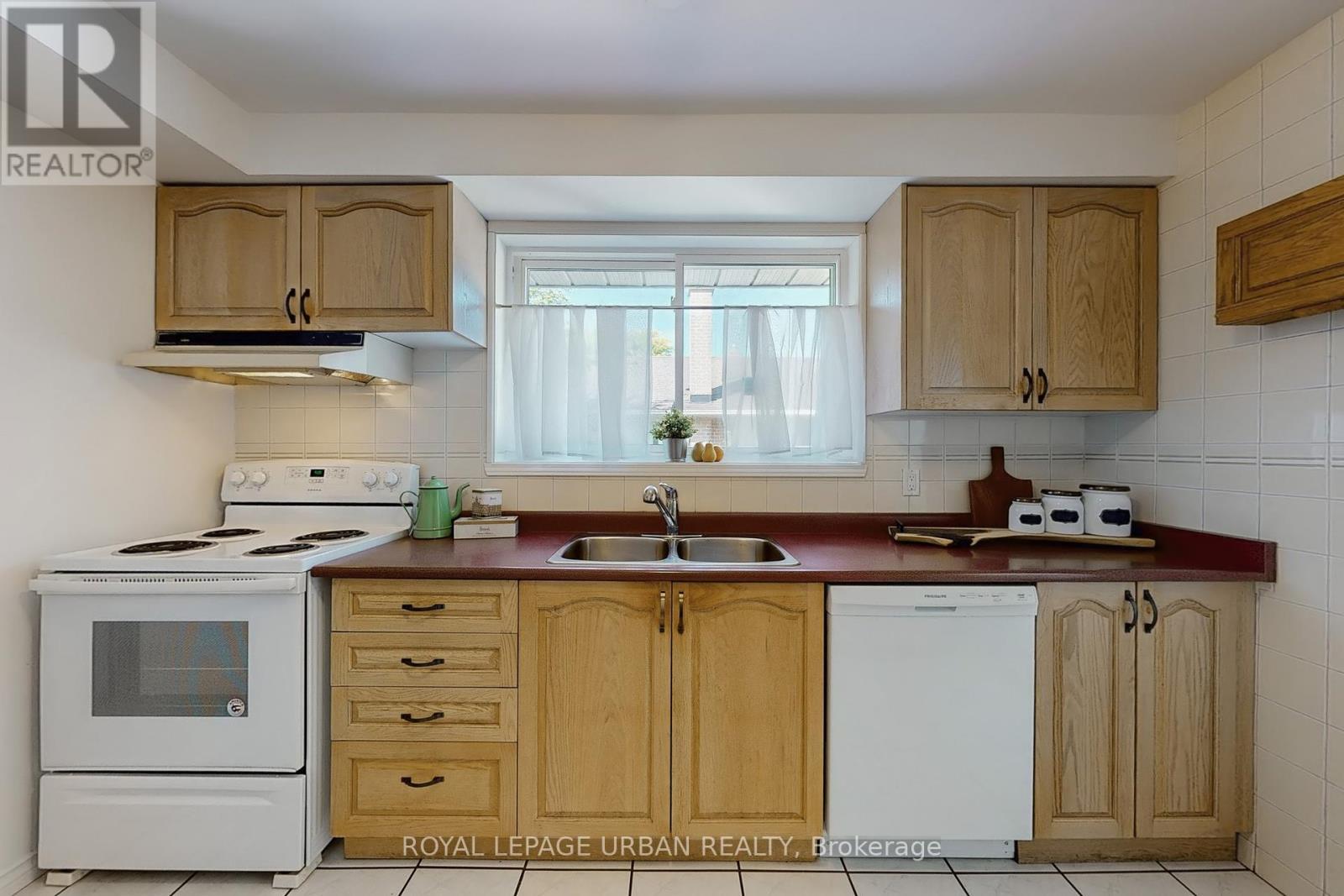 












186 ROYWOOD DRIVE

,
Toronto,




Ontario
M3A2E6


