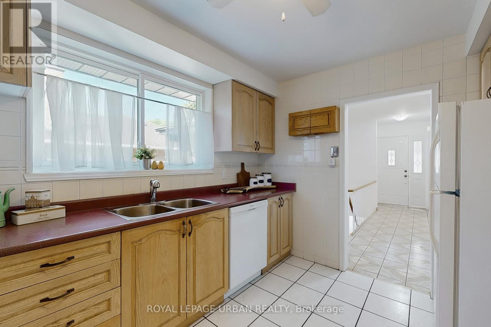 












186 ROYWOOD DRIVE

,
Toronto,




Ontario
M3A2E6

