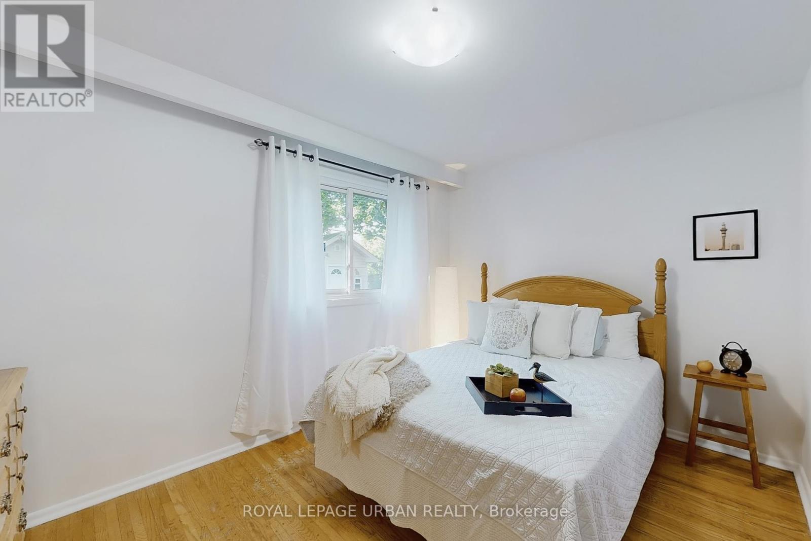 












186 ROYWOOD DRIVE

,
Toronto,




Ontario
M3A2E6

