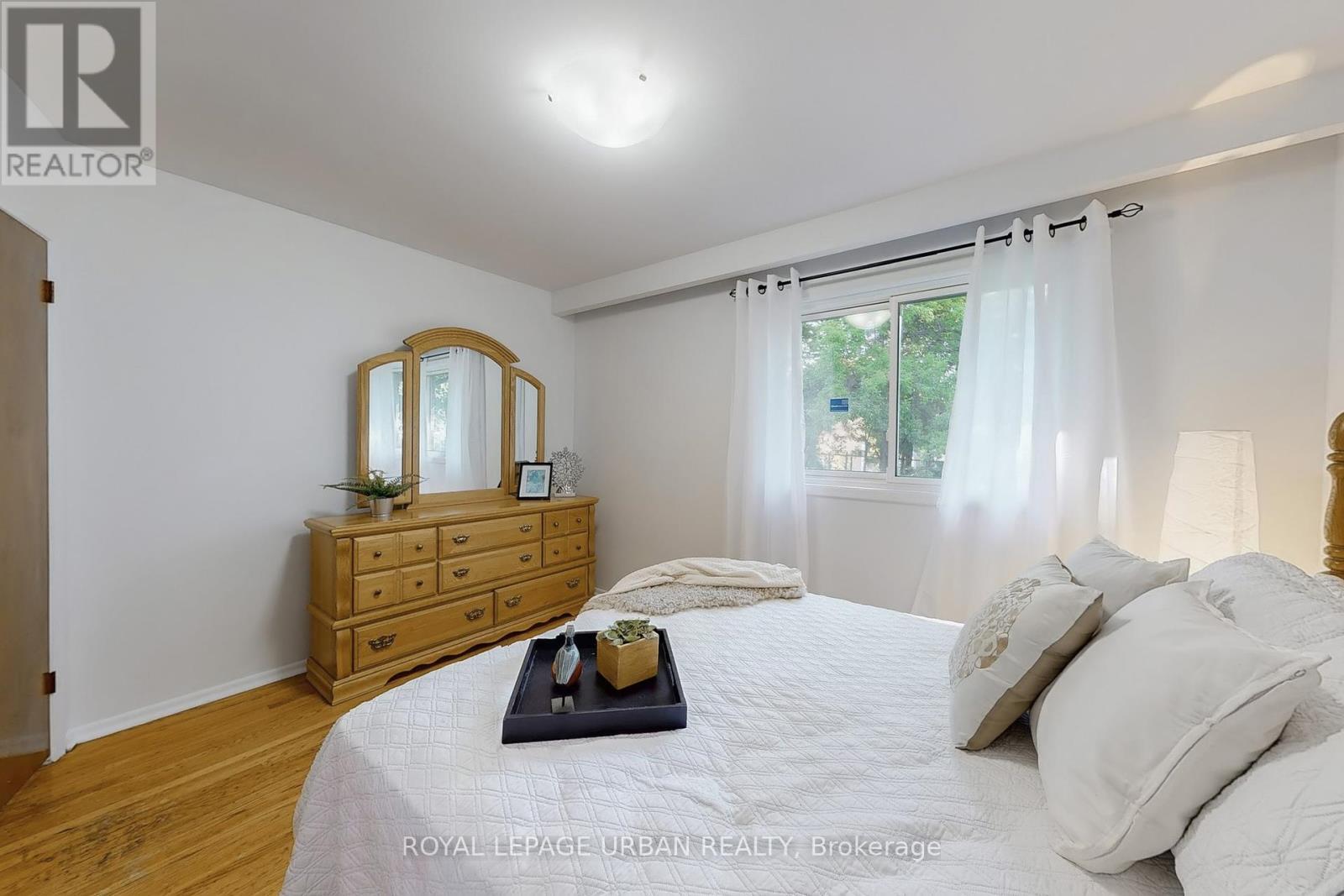 












186 ROYWOOD DRIVE

,
Toronto,




Ontario
M3A2E6


