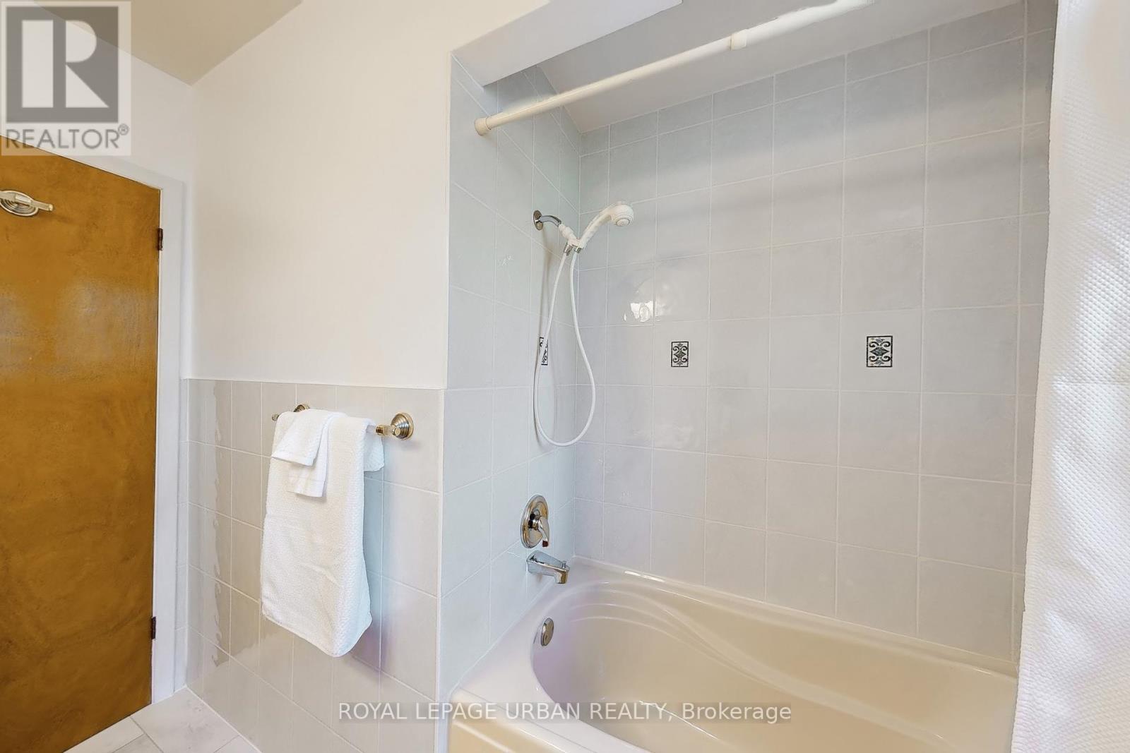 












186 ROYWOOD DRIVE

,
Toronto,




Ontario
M3A2E6

